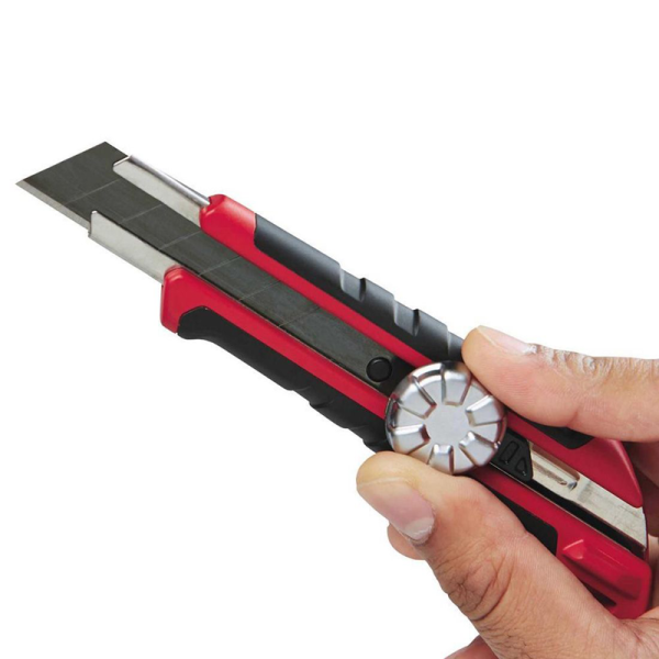Milwaukee 18mm Pocket Snap Knife 48221961 2