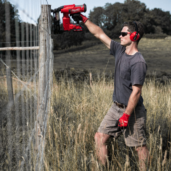 Milwaukee 40mm Fencing Staples (Pack of 960) 4932480358