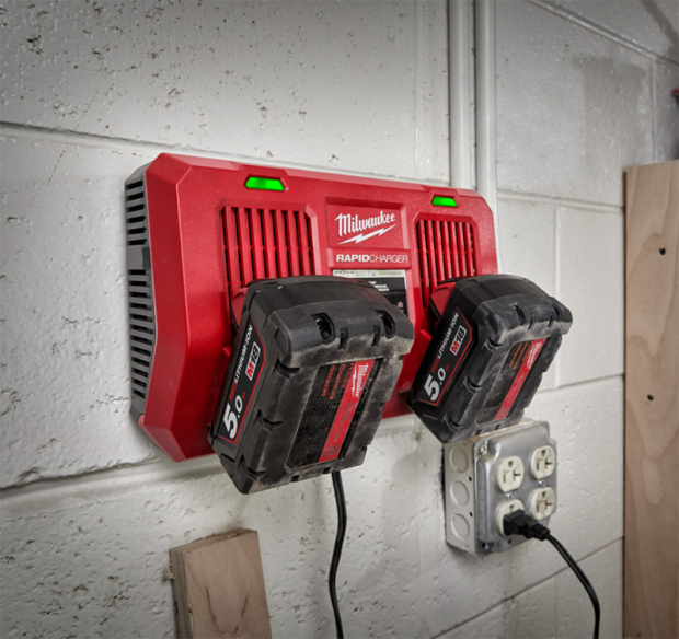 Milwaukee M18™DFC  Dual Bay Rapid Charger 4932472074